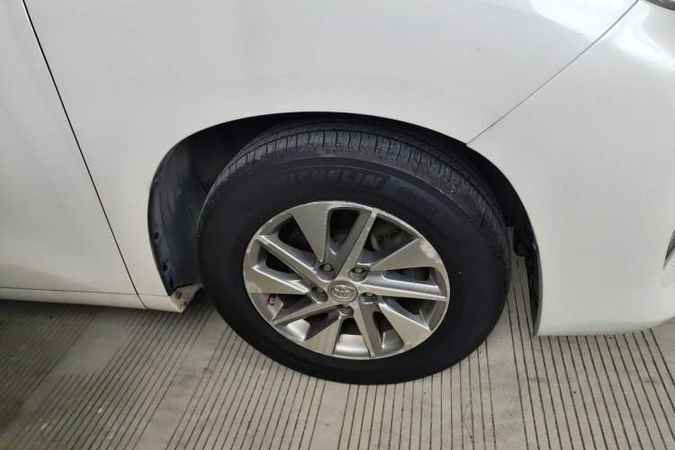 Used Toyota Alphard 2012 2.4L Luxury Edition Right Front Wheel Hub