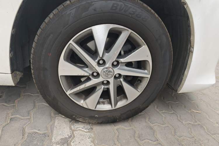 Used Toyota Alphard 2012 3.5L Luxury Edition Right Front Wheel Hub