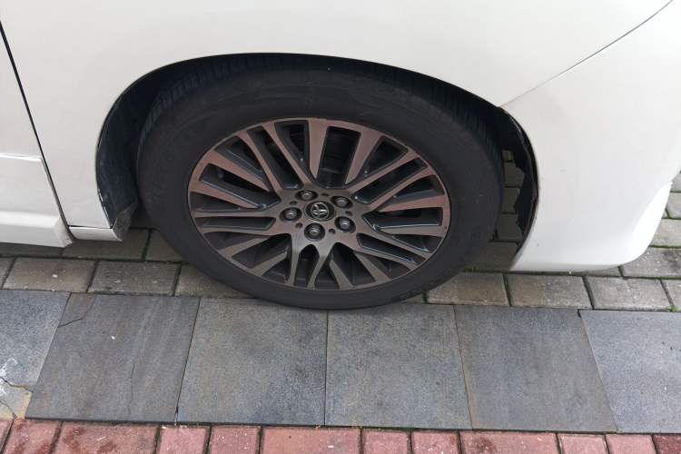 Used Toyota Alphard 2012 3.5L Luxury Edition Right Front Wheel Hub