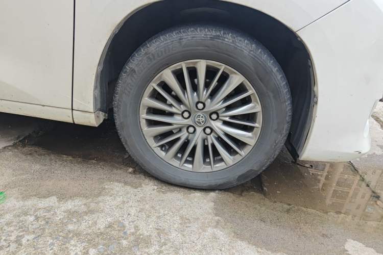 Used Toyota Alphard 2012 3.5L Luxury Edition Right Front Wheel Hub