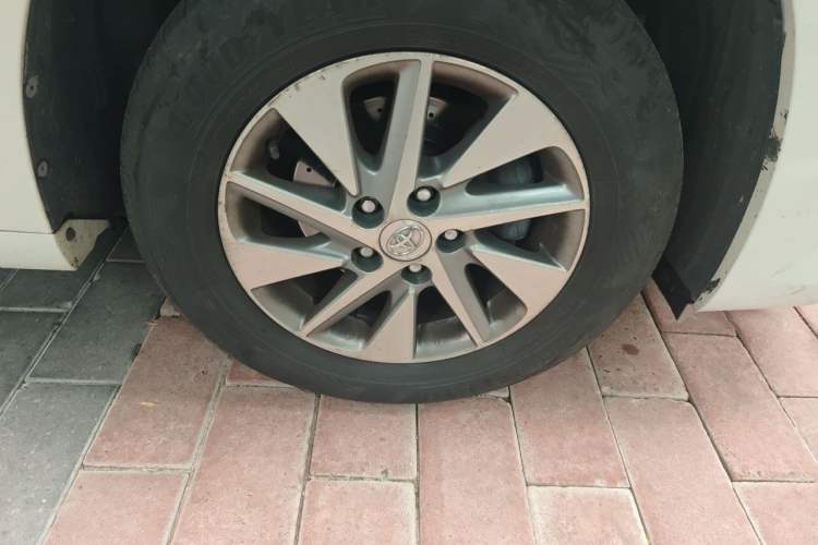 Used Toyota Alphard 2012 3.5L Luxury Edition Right Front Wheel Hub