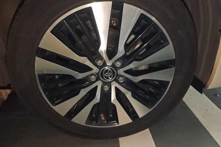 Used Toyota Alphard 2012 3.5L Luxury Edition Right Front Wheel Hub