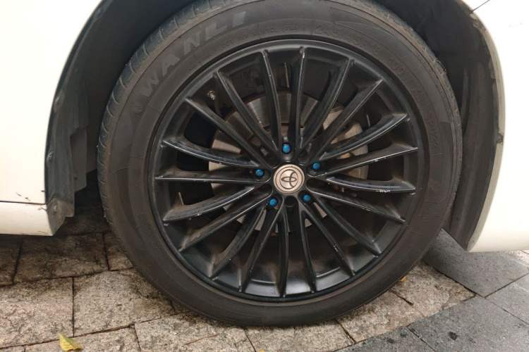 Used Toyota Alphard 2012 3.5L Luxury Edition Right Front Wheel Hub