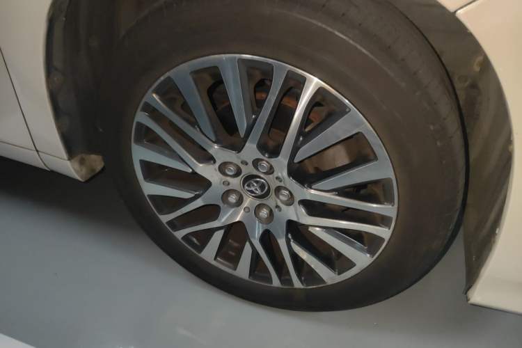 Used Toyota Alphard 2012 3.5L Luxury Edition Right Front Wheel Hub