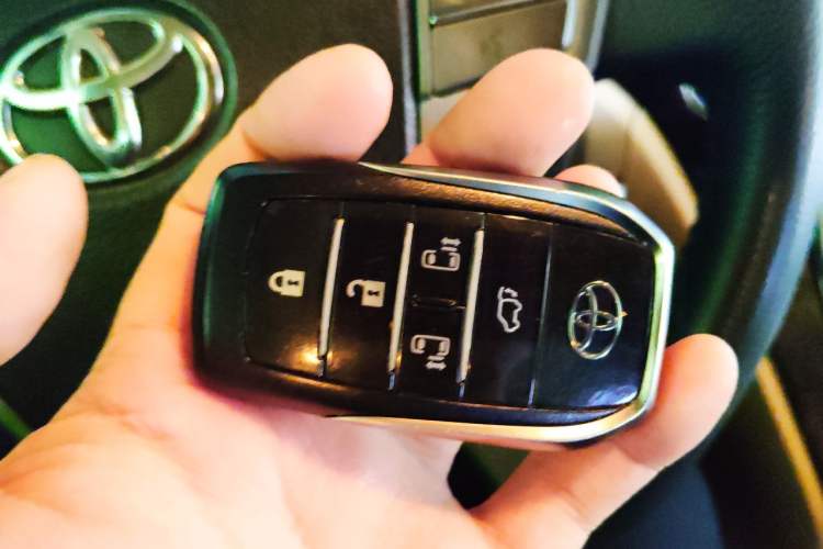 Used Toyota Alphard 2012 3.5L Luxury Edition Vehicle Key