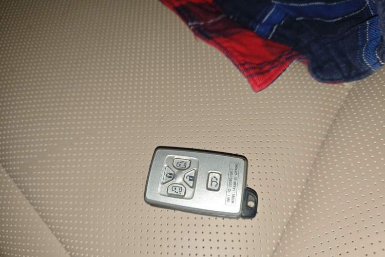 Used Toyota Alphard 2012 3.5L Luxury Edition Vehicle Key