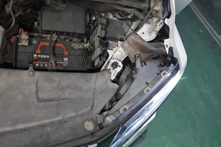 Used Toyota Alphard  Engine Bay Left