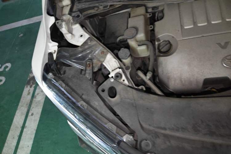 Used Toyota Alphard  Engine Bay Right