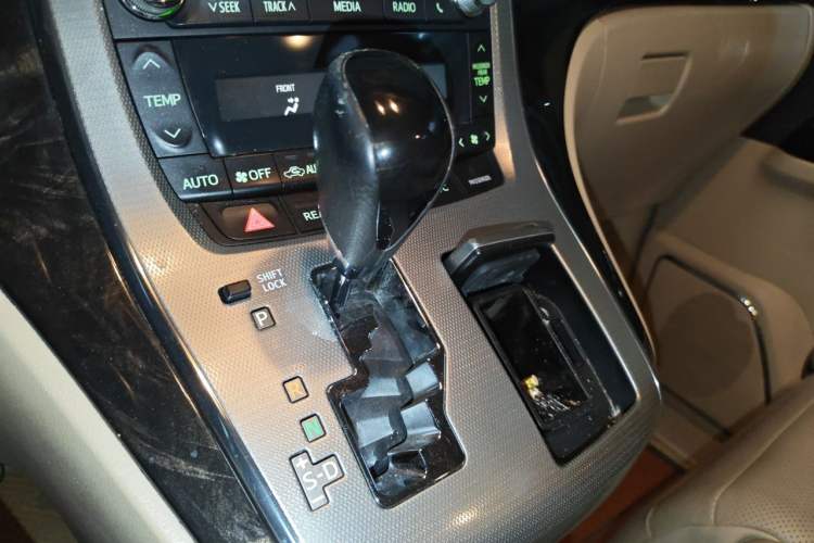 Used Toyota Alphard  Gear Lever
