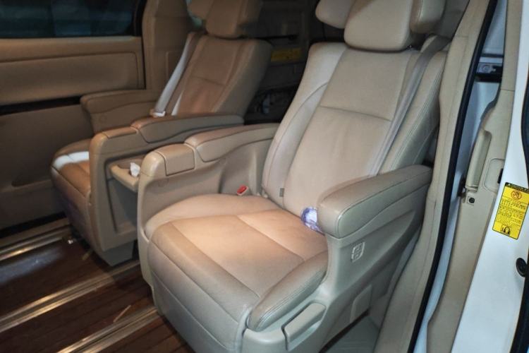 Used Toyota Alphard  Left Rear Seat