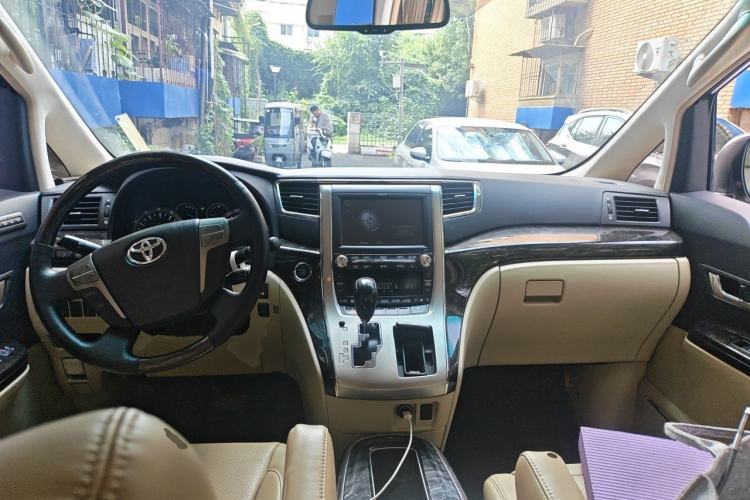 Used Toyota Alphard  Center Console