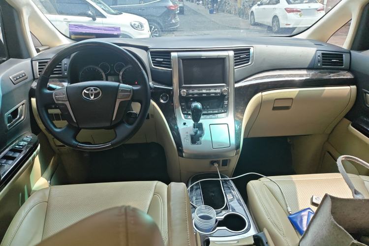 Used Toyota Alphard  Center Console