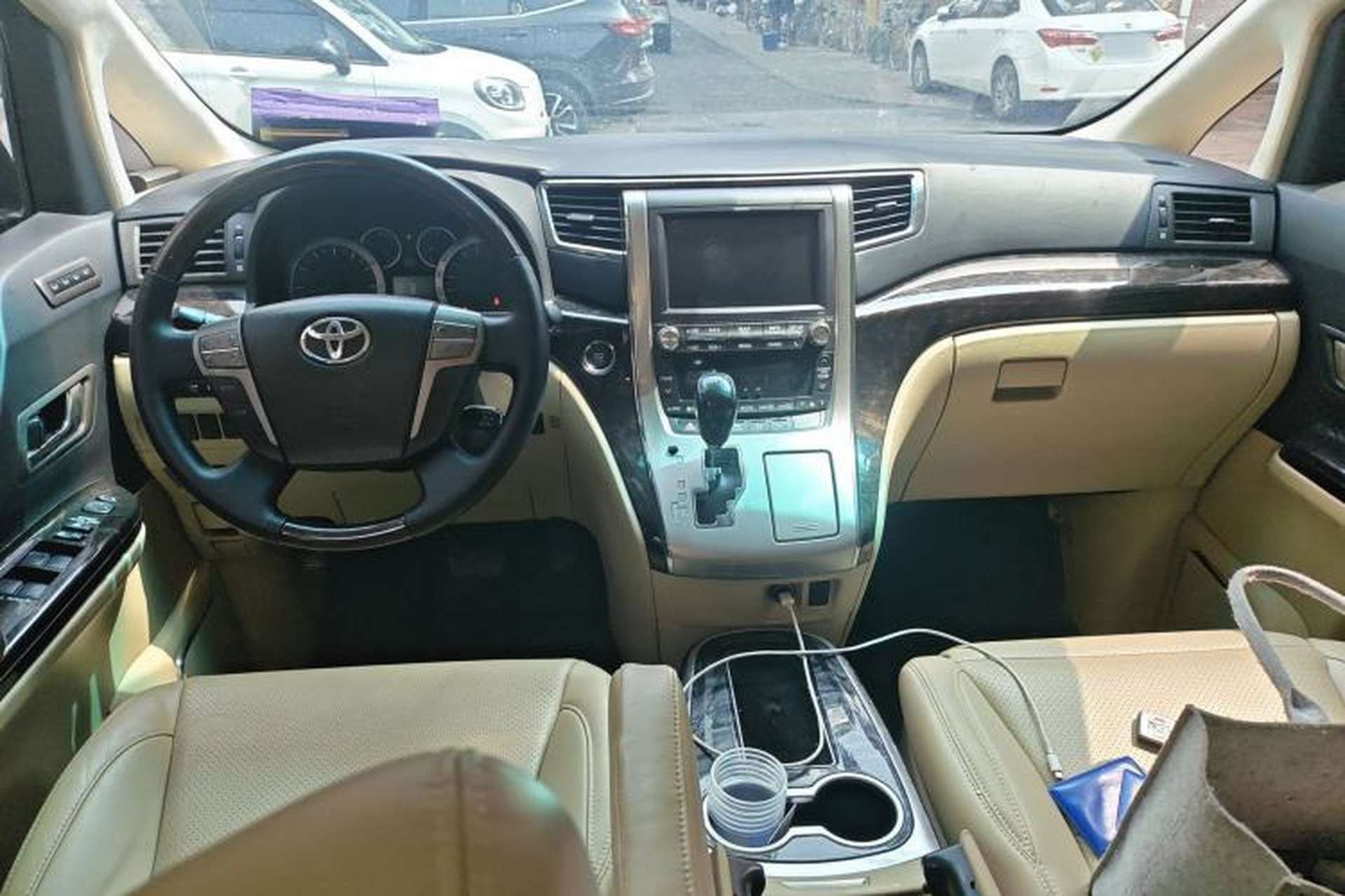 Used Toyota Alphard  Center Console