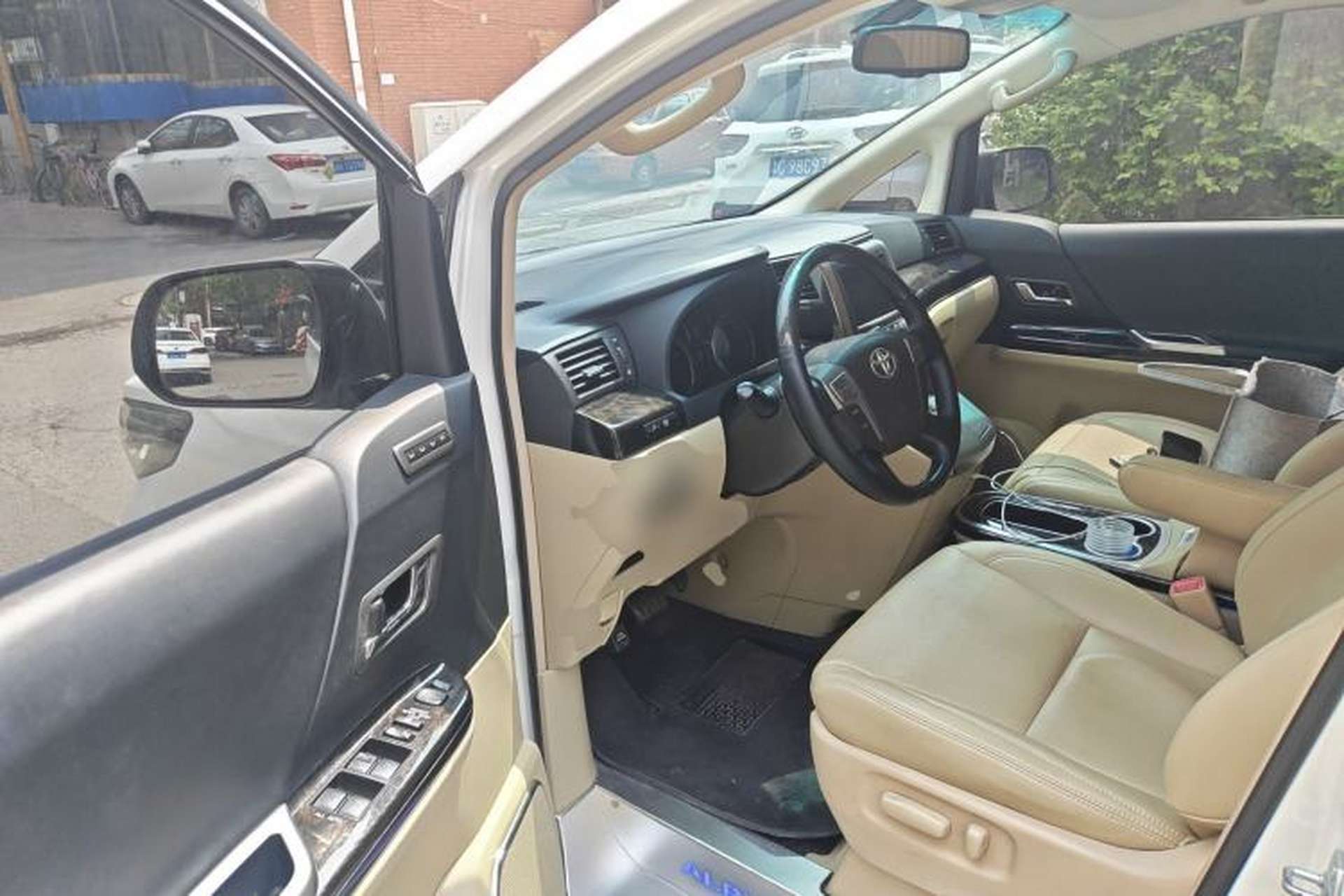 Used Toyota Alphard  Driver Seat