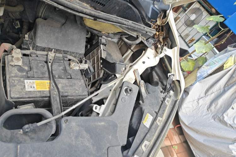 Used Toyota Alphard  Engine Bay Left