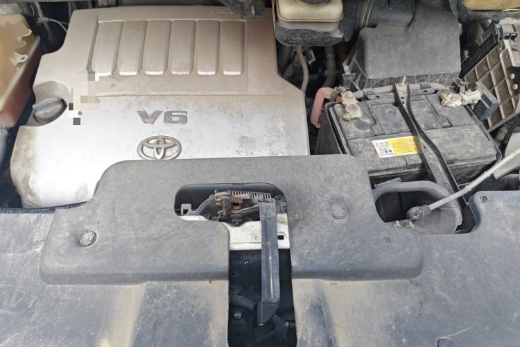 Used Toyota Alphard  Engine Bay