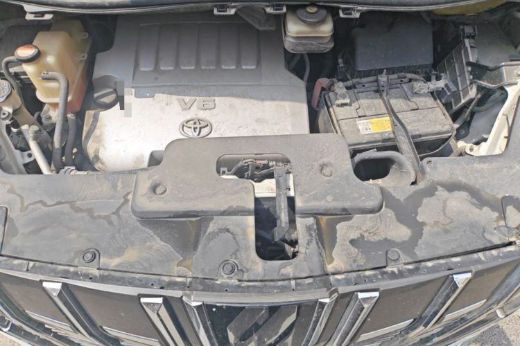 Used Toyota Alphard  Engine Bay