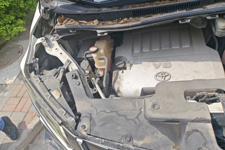Used Toyota Alphard  Engine Bay Right
