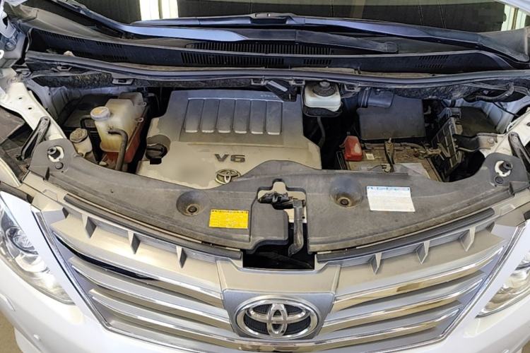 Used Toyota Alphard  Engine Bay