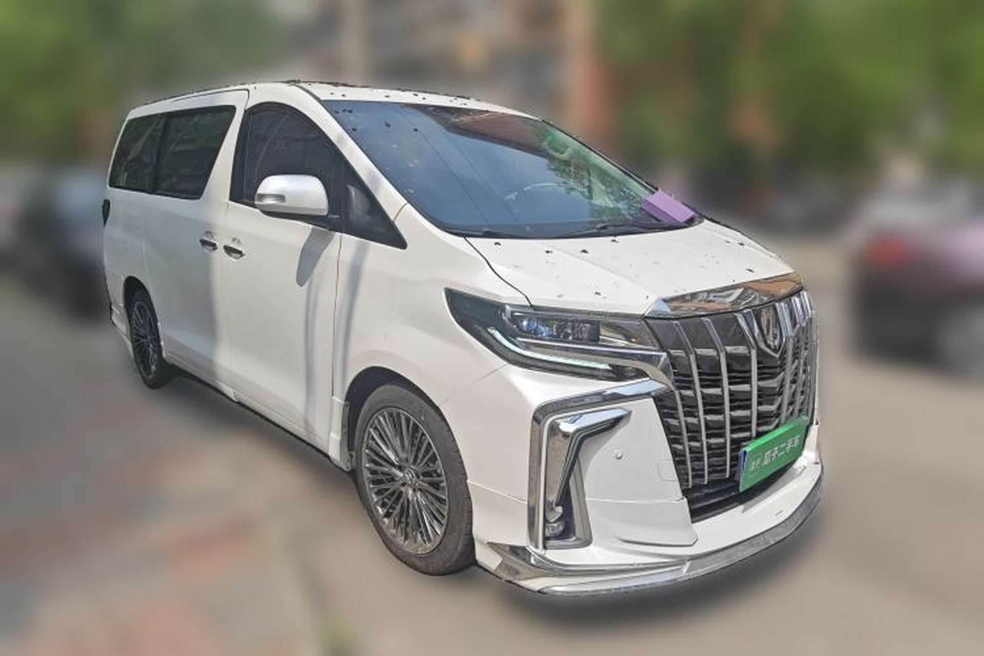Used Toyota Alphard  Front Right 45 Deg
