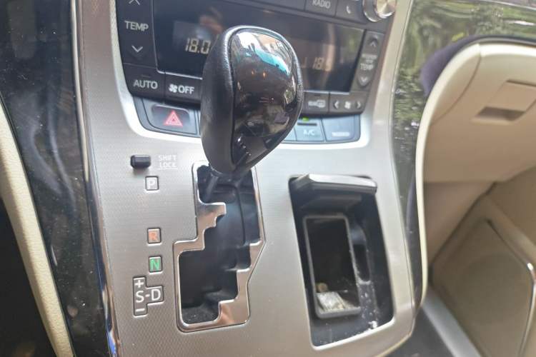 Used Toyota Alphard  Gear Lever