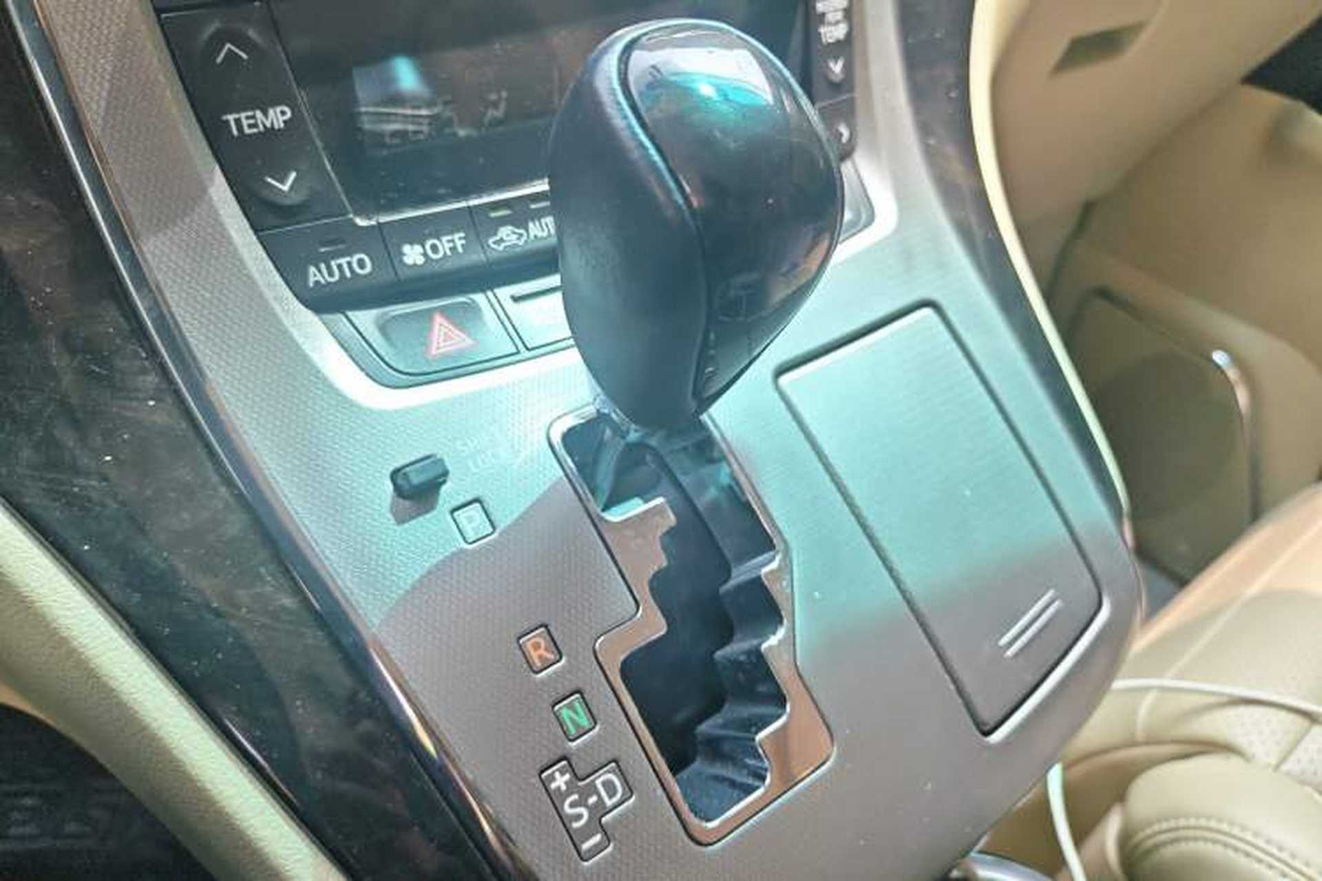 Used Toyota Alphard  Gear Lever