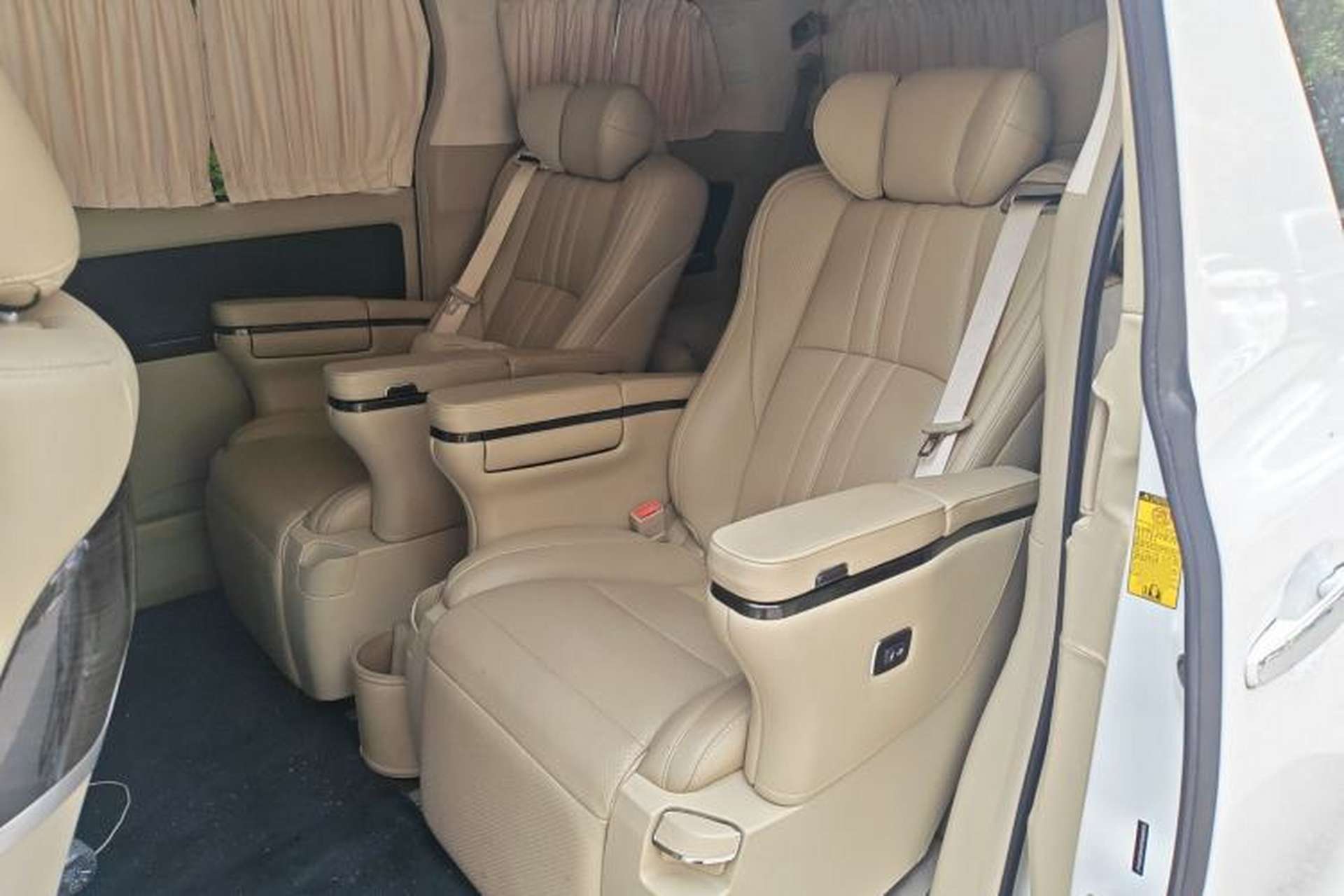 Used Toyota Alphard  Left Rear Seat