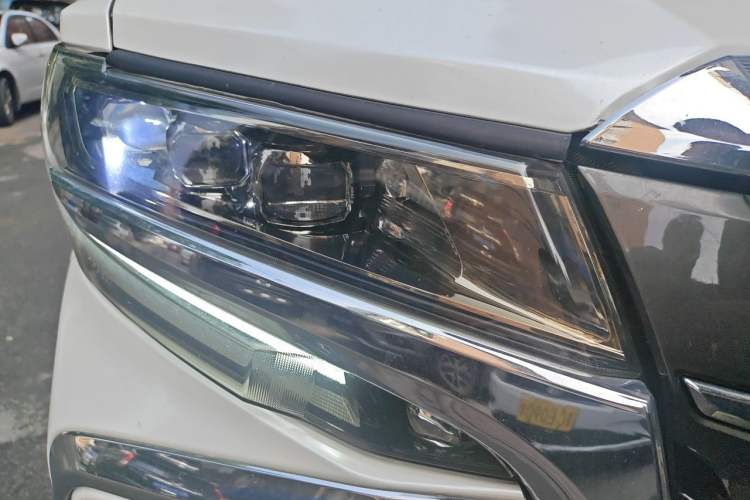 Used Toyota Alphard  Right Front Headlight