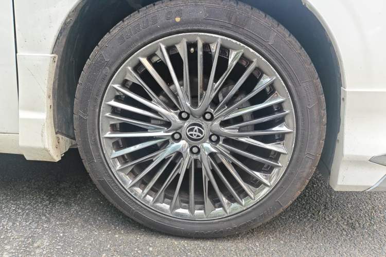 Used Toyota Alphard  Right Front Wheel Hub
