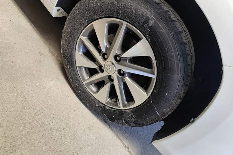 Used Toyota Alphard  Right Front Wheel Hub