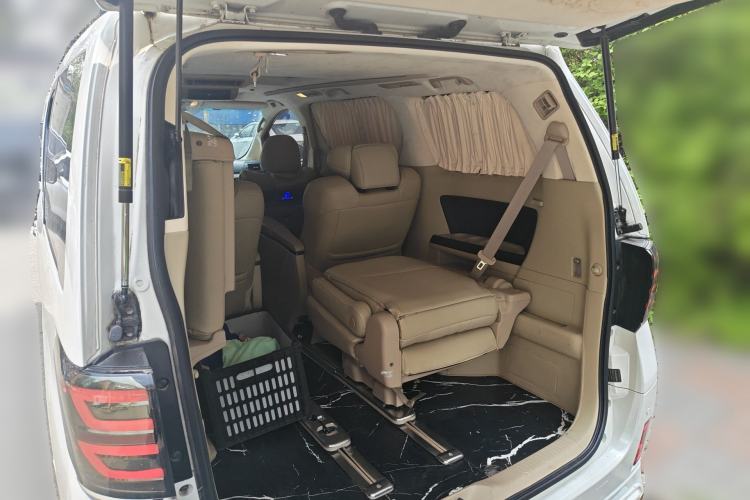 Used Toyota Alphard  Trunk