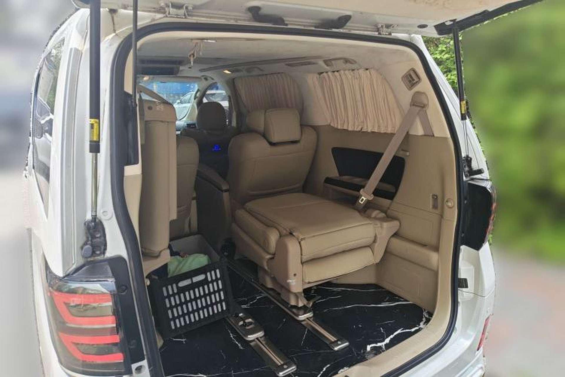 Used Toyota Alphard  Trunk