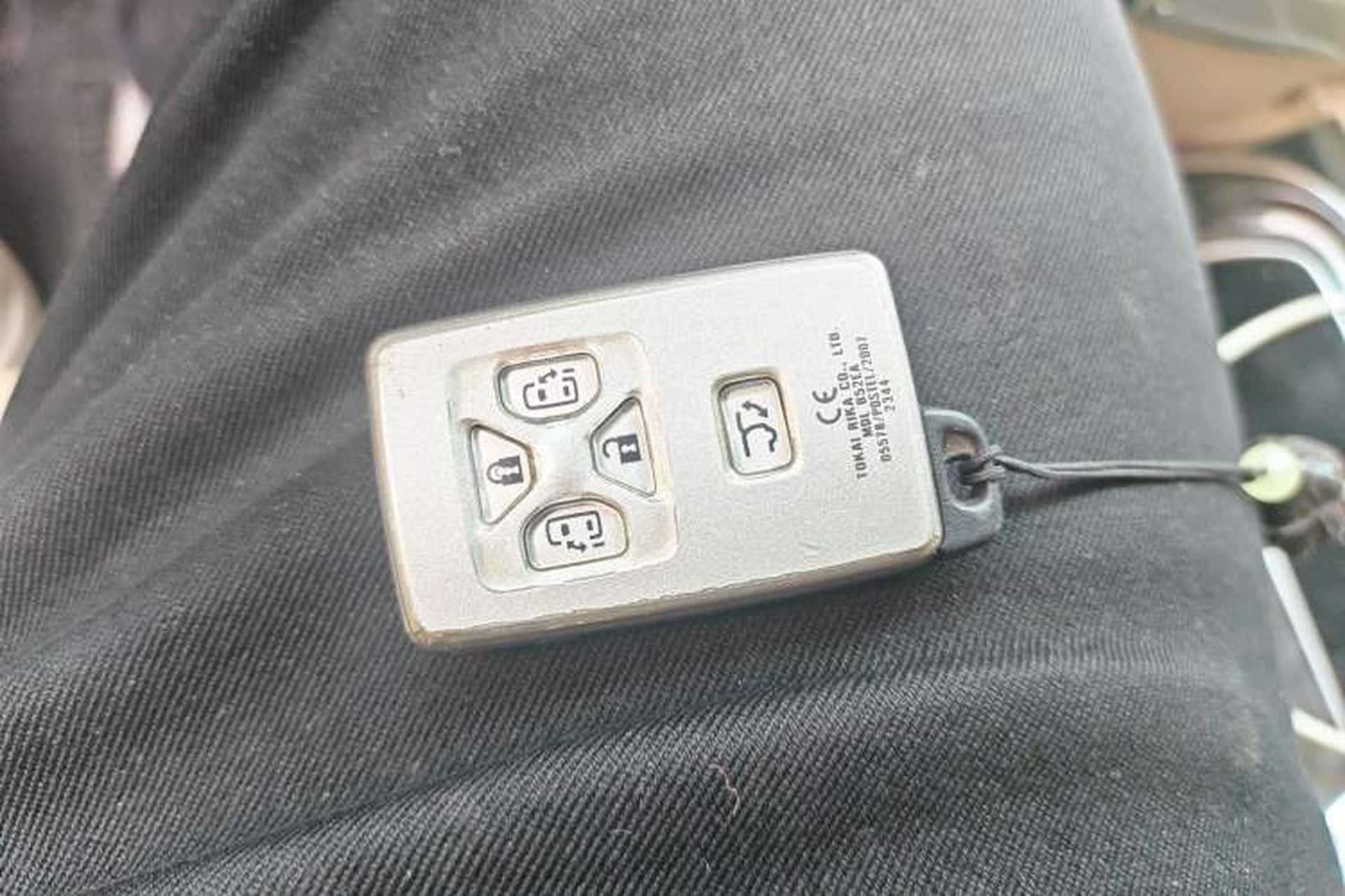 Used Toyota Alphard  Vehicle Key