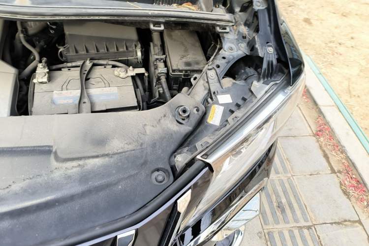 Used Toyota Alphard 2015 3.5L Prestige Edition Engine Bay Left