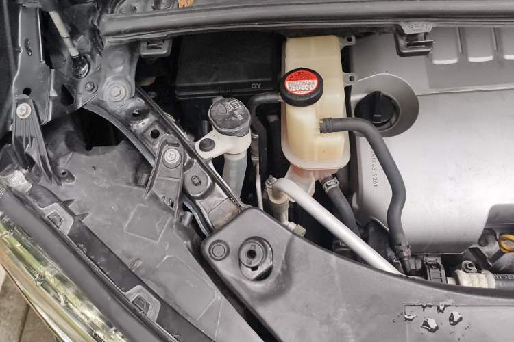 Used Toyota Alphard 2015 3.5L Luxury Edition Engine Bay Right