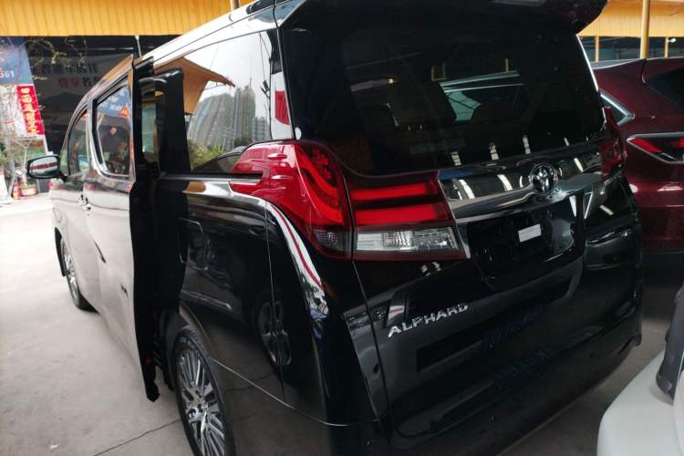 Used Toyota Alphard 2015 3.5L Luxury Edition Exterior 3