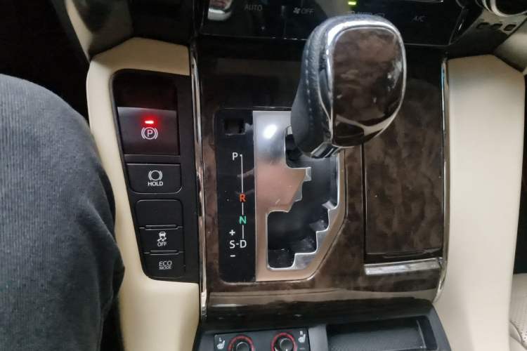Used Toyota Alphard 2015 3.5L Luxury Edition Gear Lever