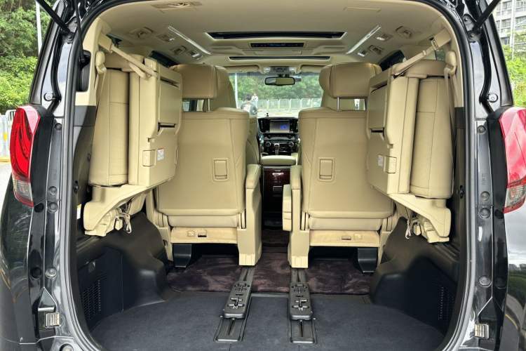 Used Toyota Alphard 2015 3.5L Luxury Edition Interior 10
