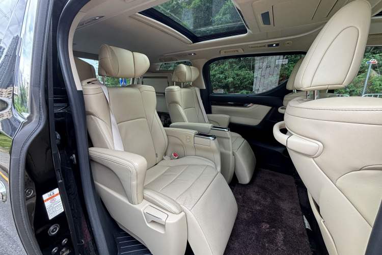 Used Toyota Alphard 2015 3.5L Luxury Edition Interior 11