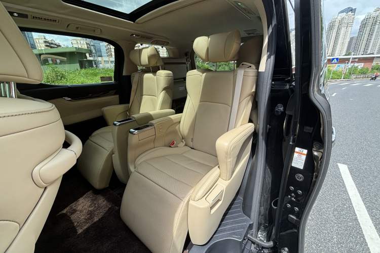 Used Toyota Alphard 2015 3.5L Luxury Edition Interior 12
