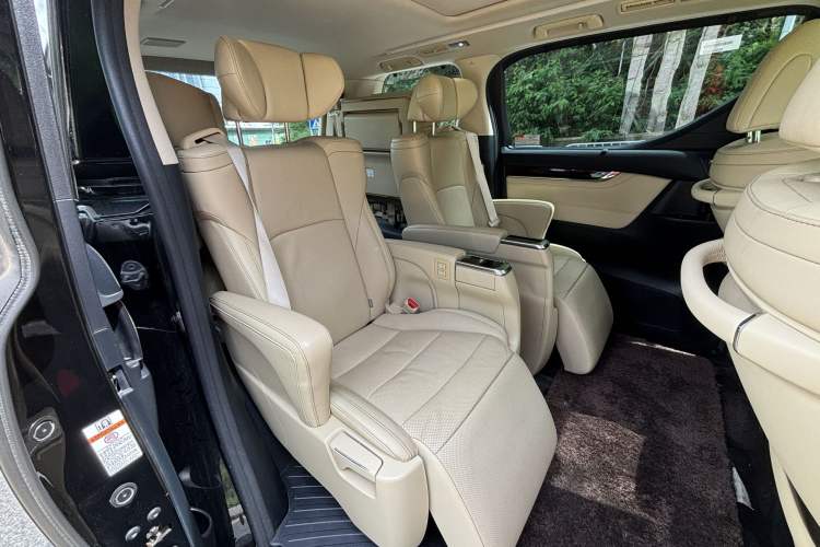 Used Toyota Alphard 2015 3.5L Luxury Edition Interior 13