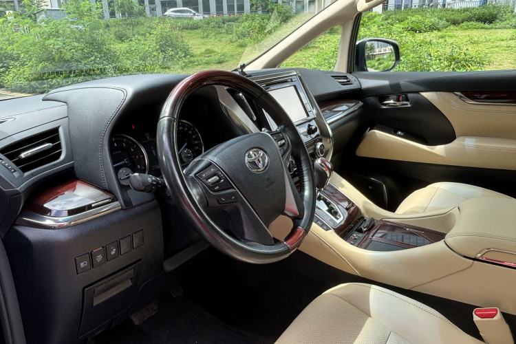Used Toyota Alphard 2015 3.5L Luxury Edition Interior 15