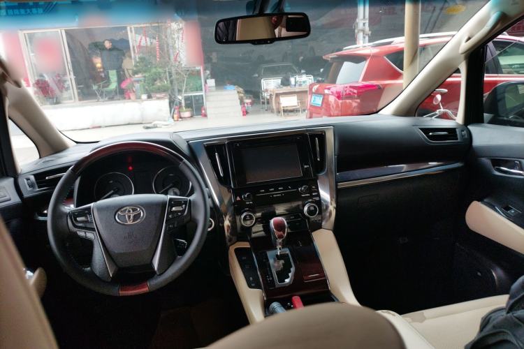 Used Toyota Alphard 2015 3.5L Luxury Edition Interior 2