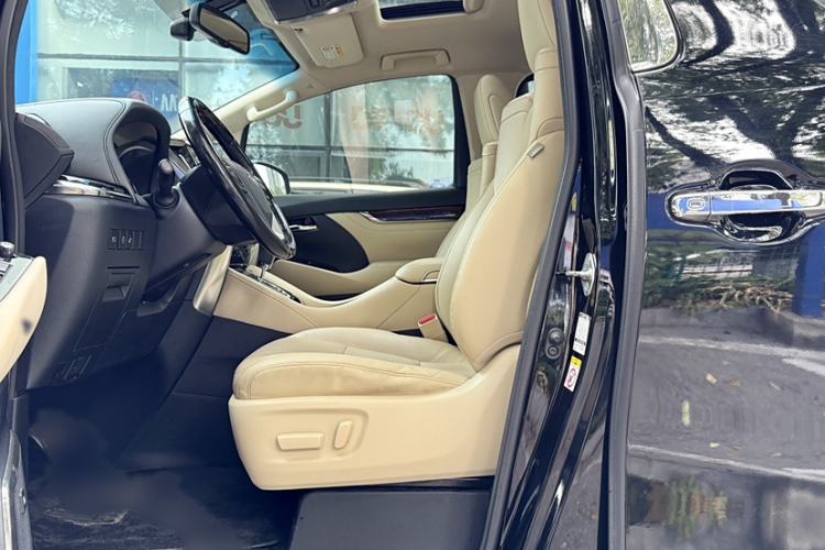Used Toyota Alphard 2015 3.5L Luxury Edition Interior 2