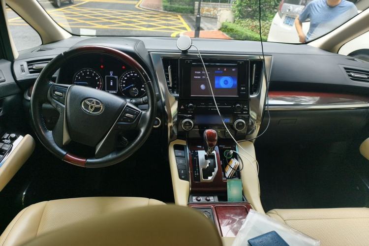 Used Toyota Alphard 2015 3.5L Luxury Edition Interior 2