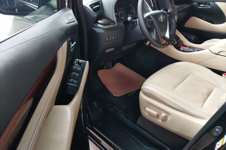 Used Toyota Alphard 2015 3.5L Luxury Edition Interior 3