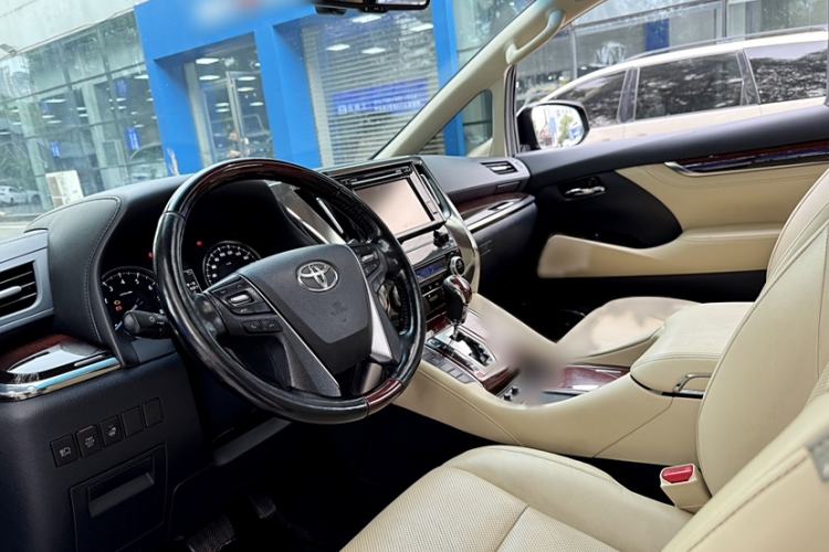 Used Toyota Alphard 2015 3.5L Luxury Edition Interior 3