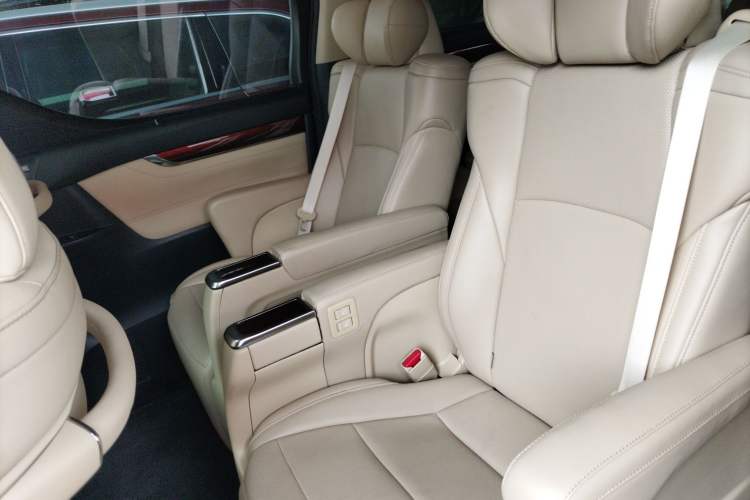 Used Toyota Alphard 2015 3.5L Luxury Edition Interior 4