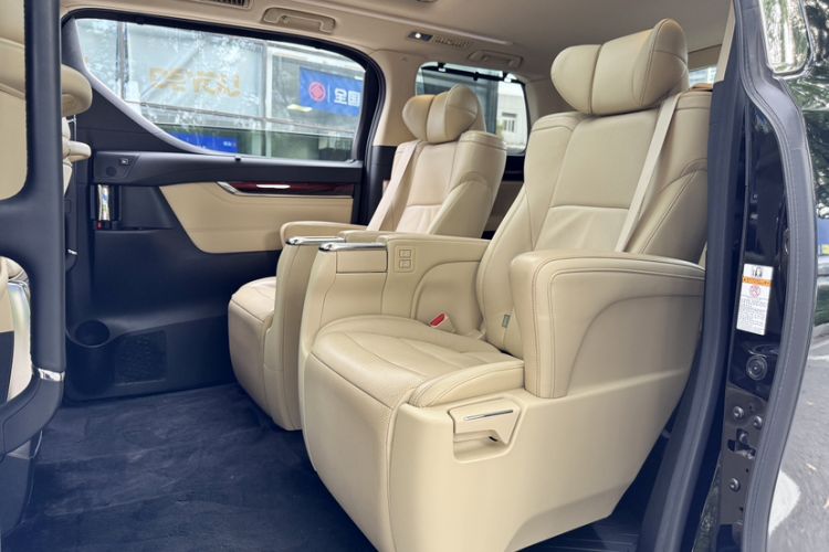 Used Toyota Alphard 2015 3.5L Luxury Edition Interior 4