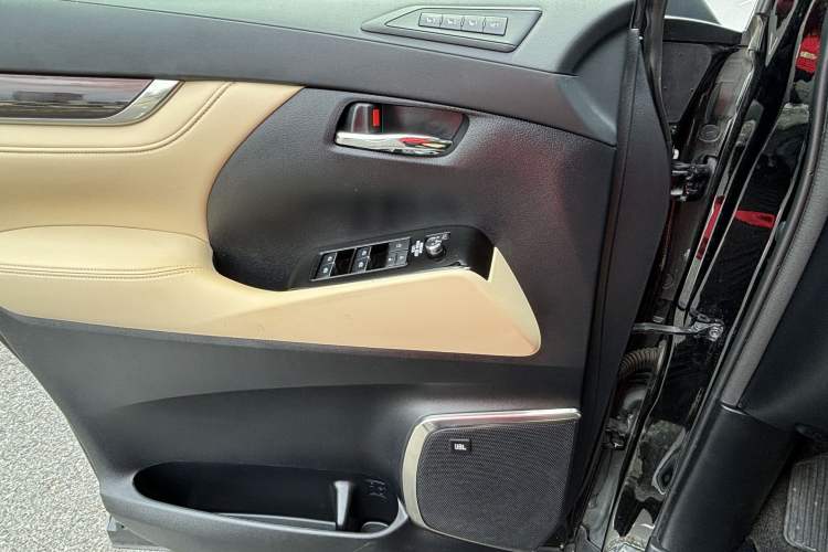 Used Toyota Alphard 2015 3.5L Luxury Edition Interior 5